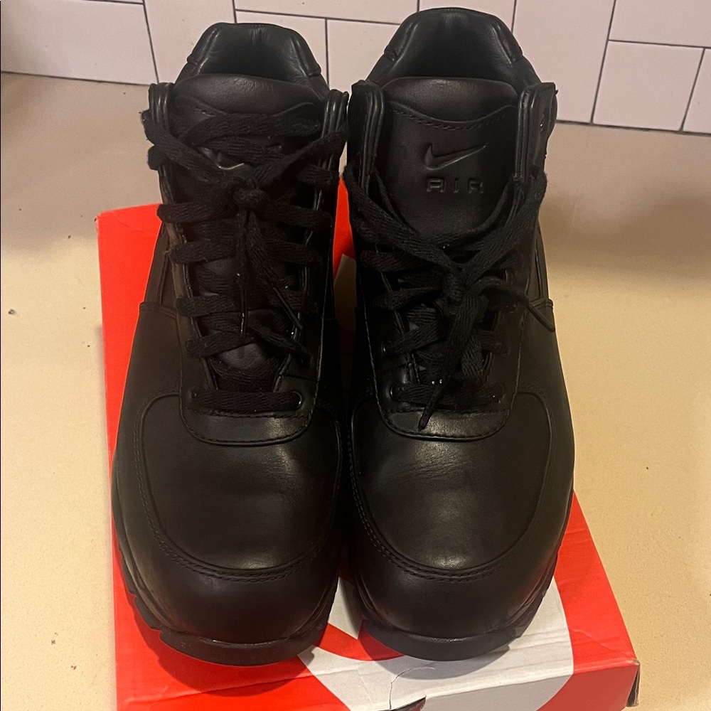 Nike ACG boots size 11 very good condition no original box